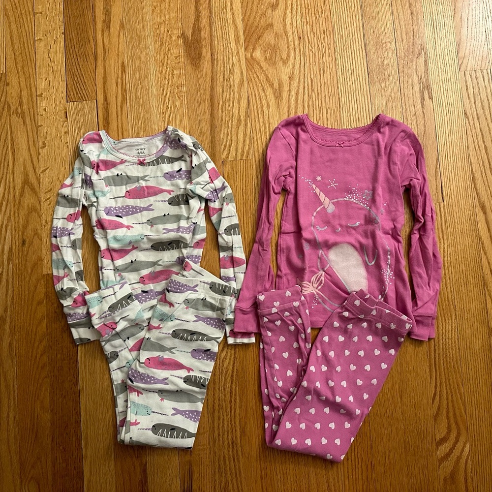 2 pairs of Carters pajamas size 6/6A